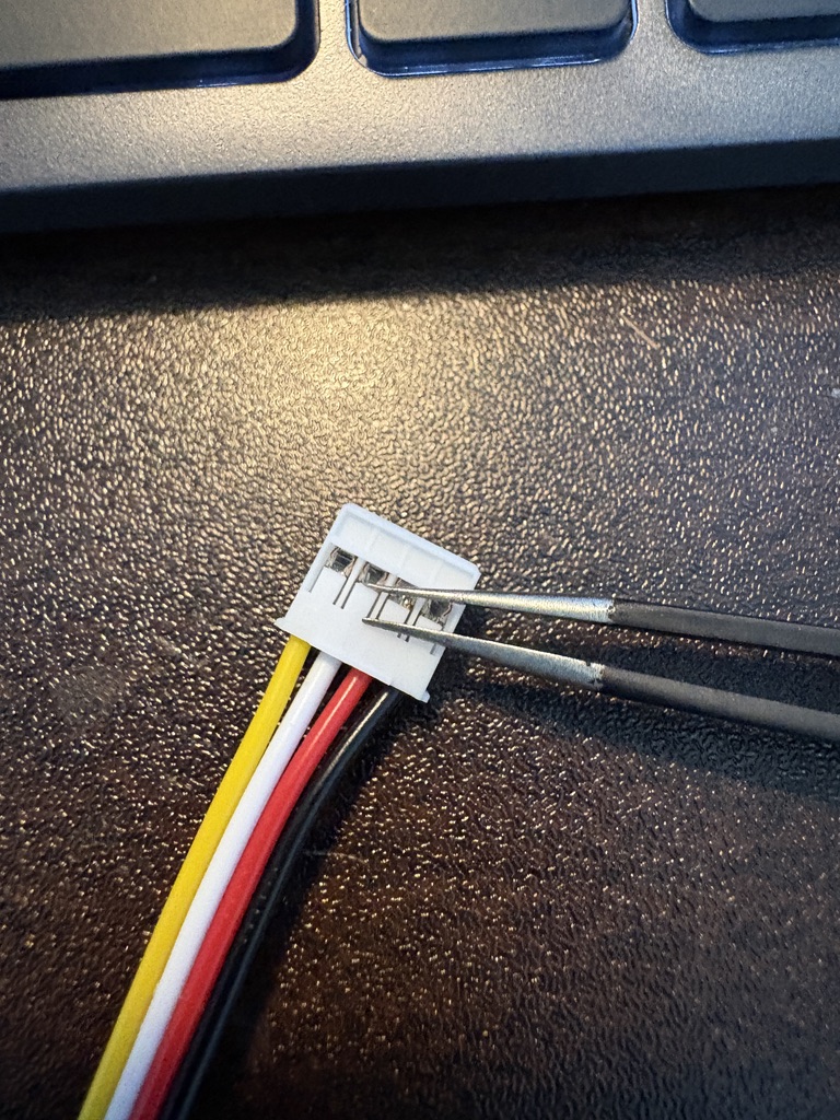 Groveコネクタから外すピンの位置と爪